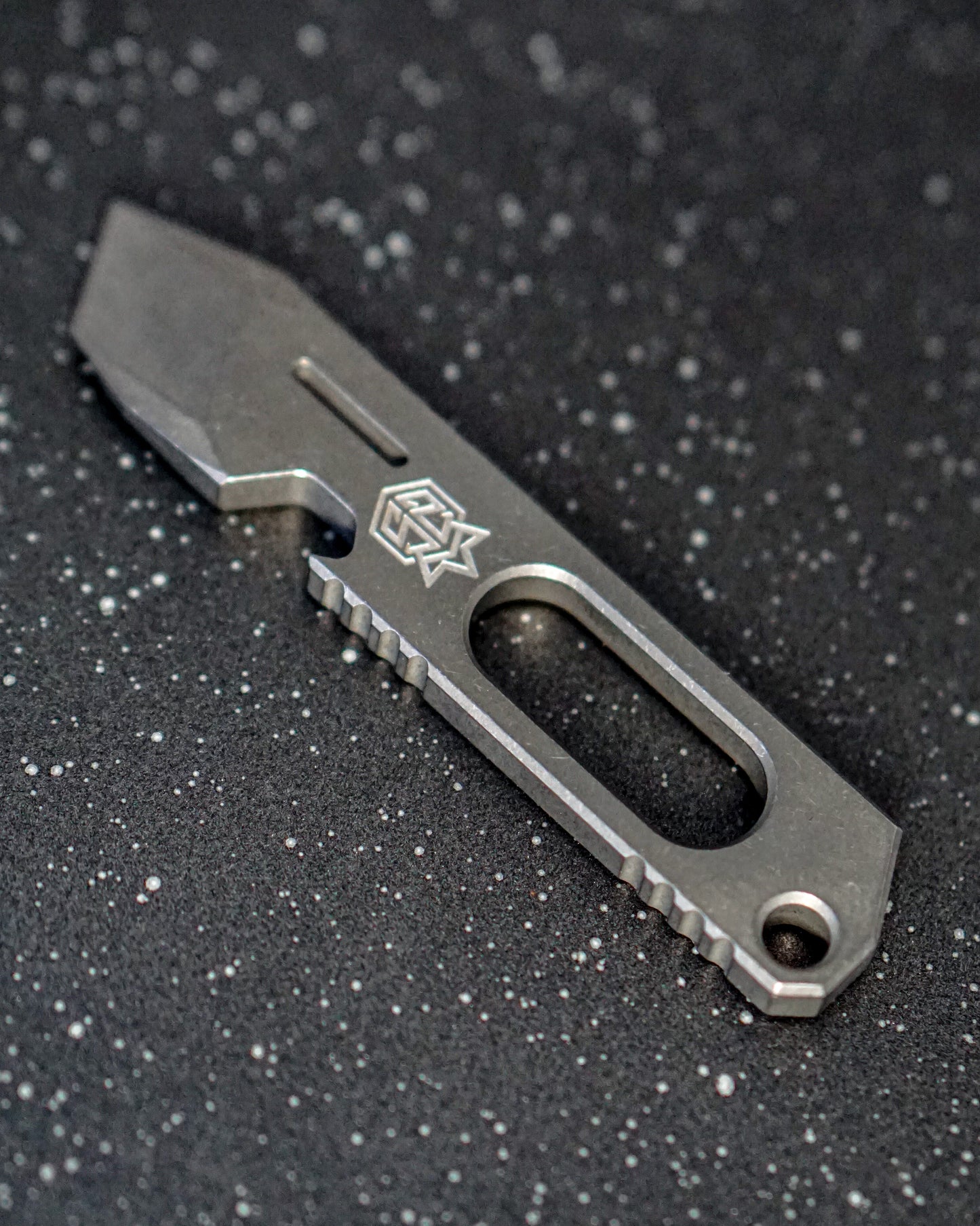 Kronos Titanium Prybar Tool