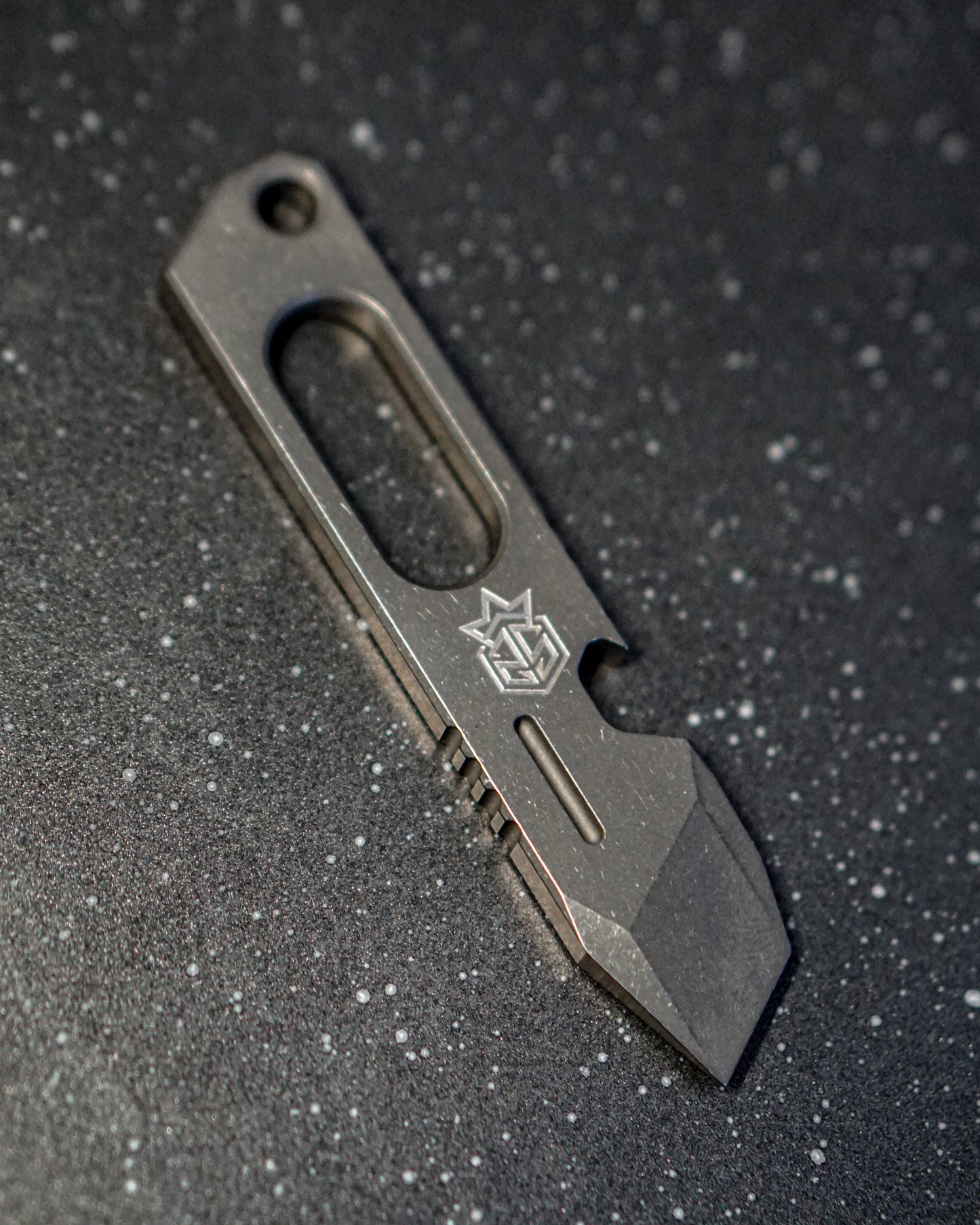 Kronos Titanium Prybar Tool