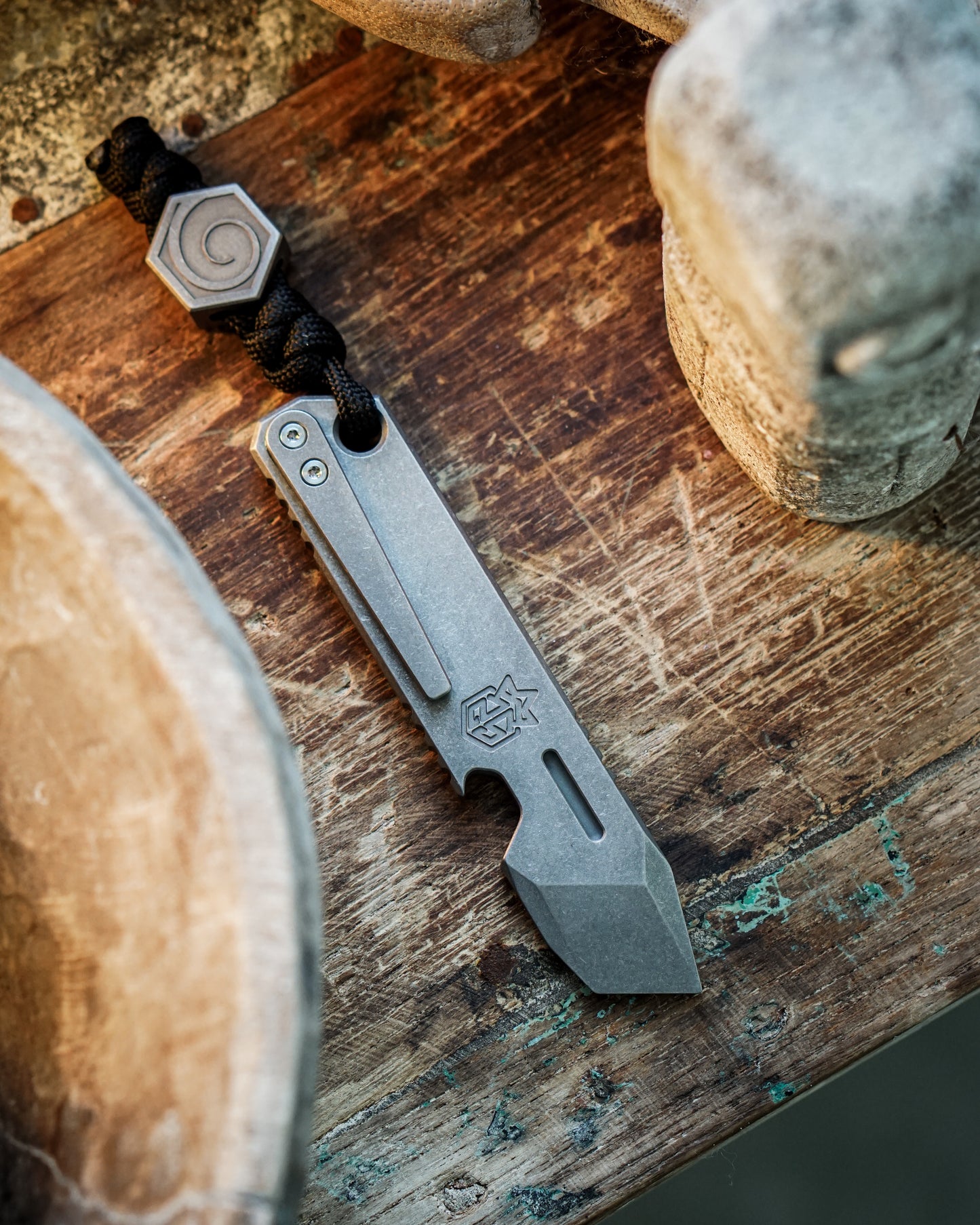 Kronos V2 Titanium Prybar Tool - Elden Edition