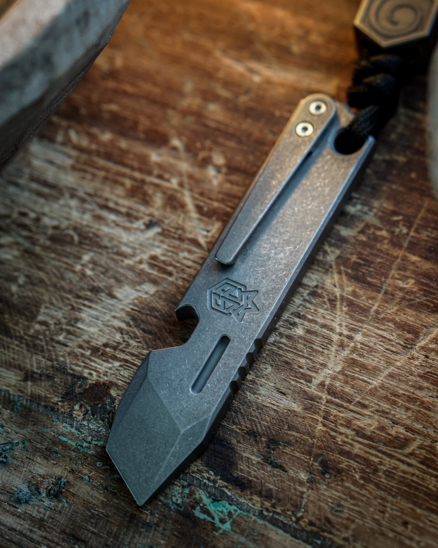 Kronos V2 Titanium Prybar Tool - Elden Edition