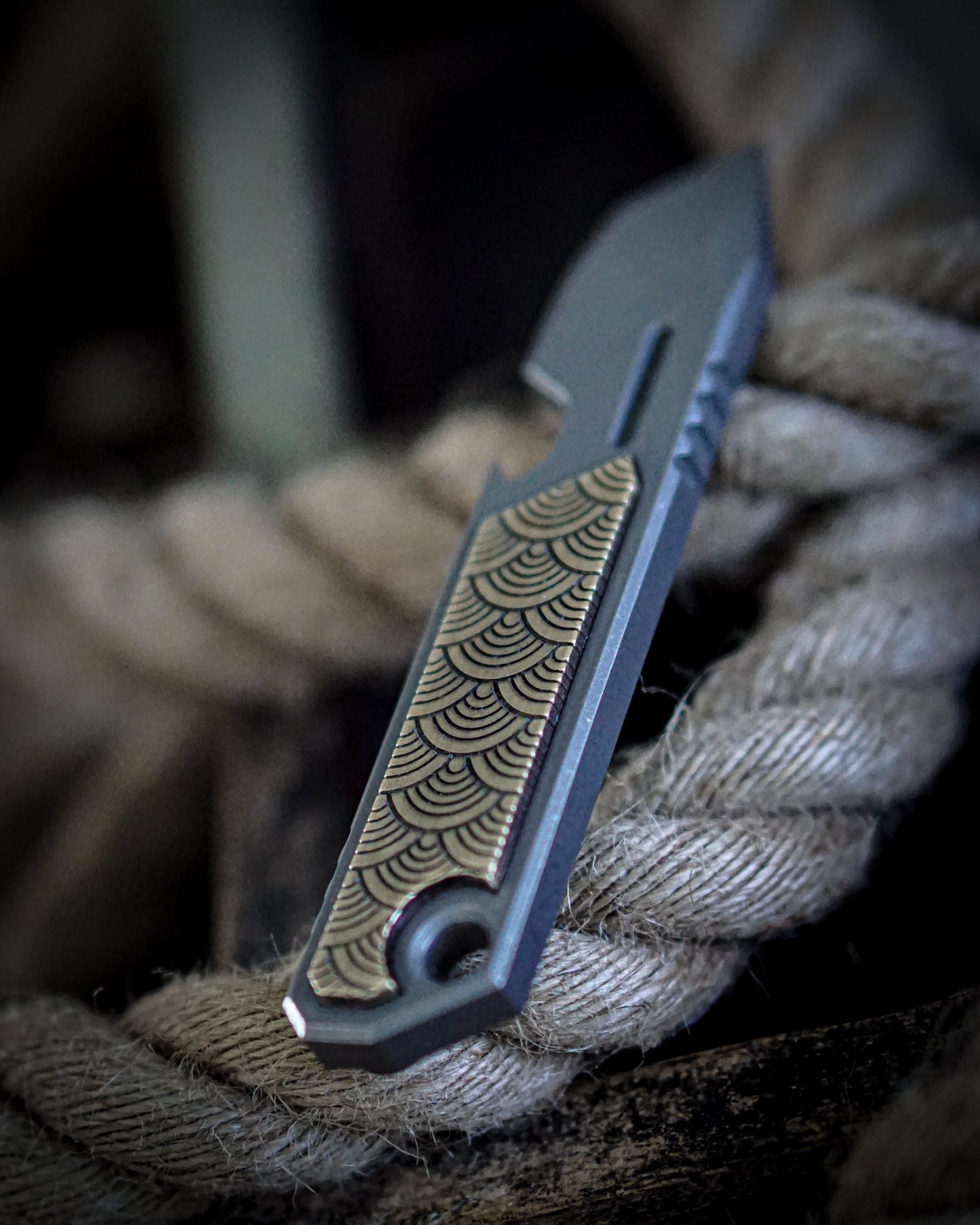 Kronos V2 Titanium Prybar Tool - Brass Seigaiha Inlay