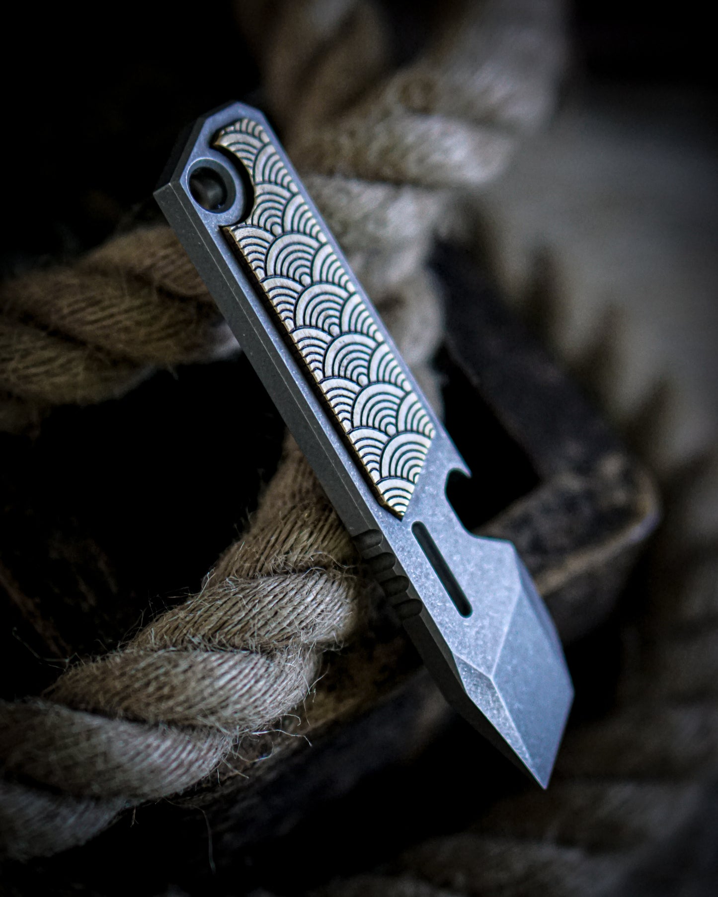 Kronos V2 Titanium Prybar Tool - Brass Seigaiha Inlay