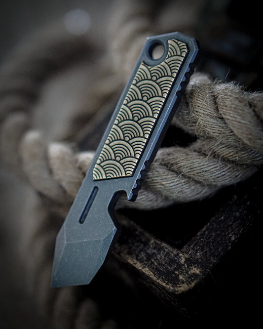 Kronos V2 Titanium Prybar Tool - Brass Seigaiha Inlay